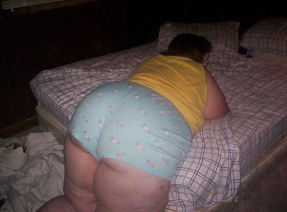 17P Amateur bbw posing 2