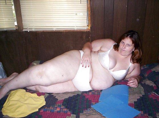 17P Amateur bbw posing 2