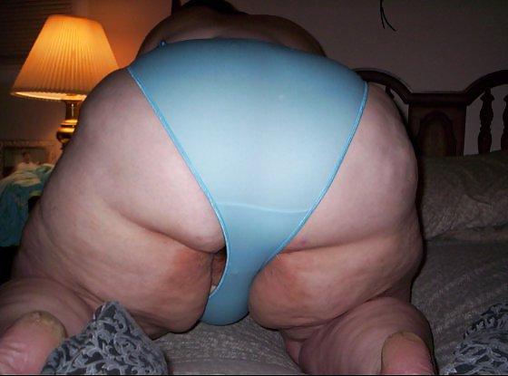 17P Amateur bbw posing 2