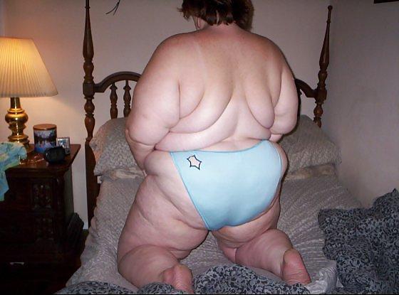 17P Amateur bbw posing 2