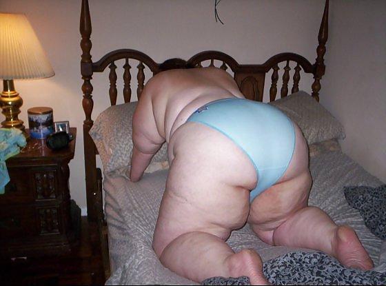 16P Amateur bbw posing