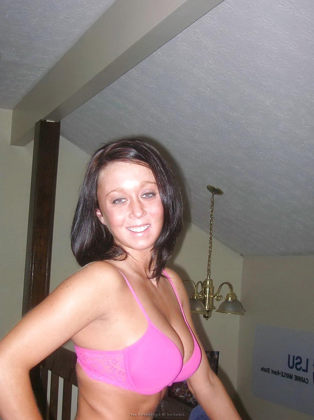 25P Sexy Amateur Babe in the Hotelroom