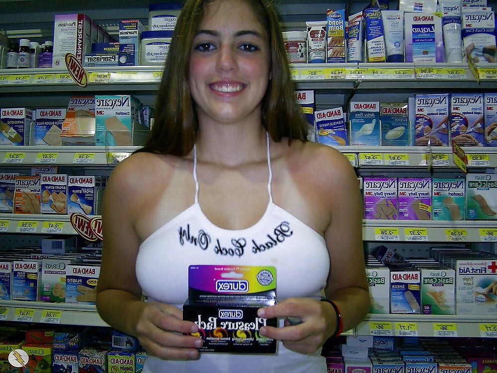 25P YOUNG WHITE SLUTS SHOWING THEIR PREFERENCE FOR THE BBC