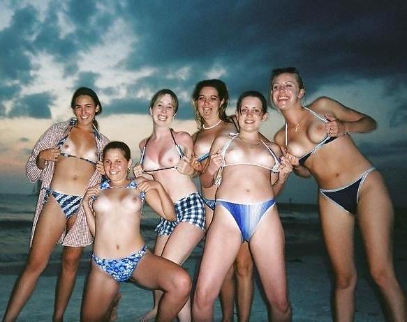 25P Topless Amateur Bikini Babes on the Beach