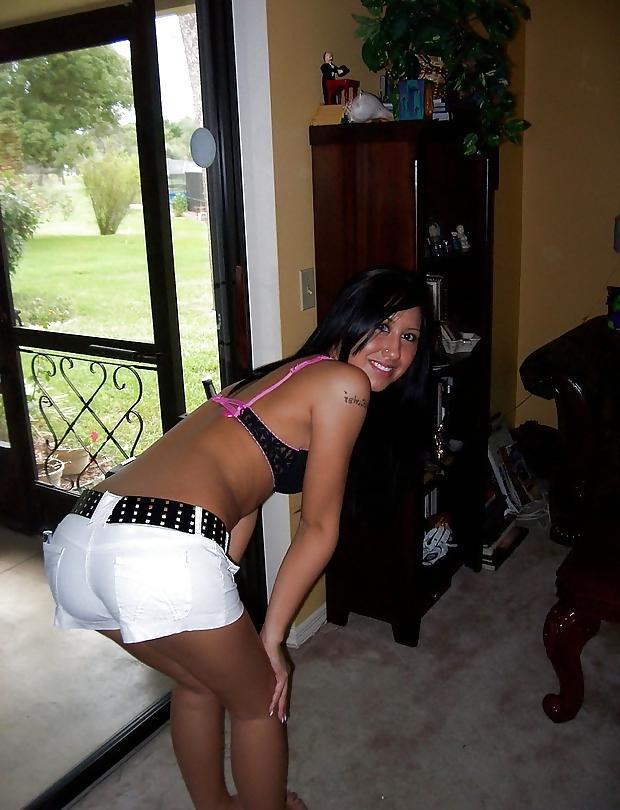 14P Posing for amateur photographer