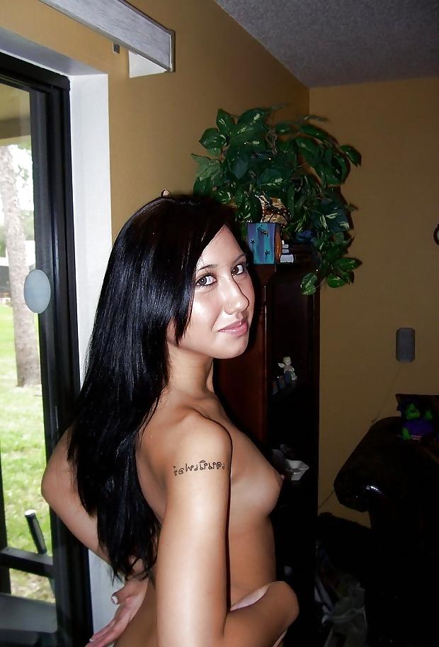 14P Posing for amateur photographer