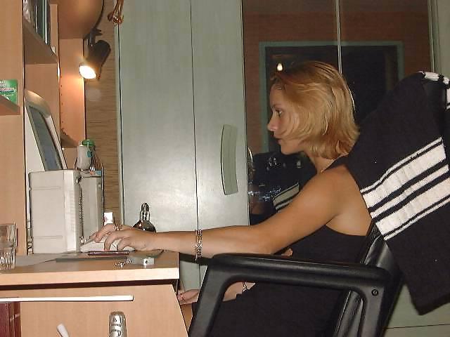 25P Blonde amateur posing and then blows her BF