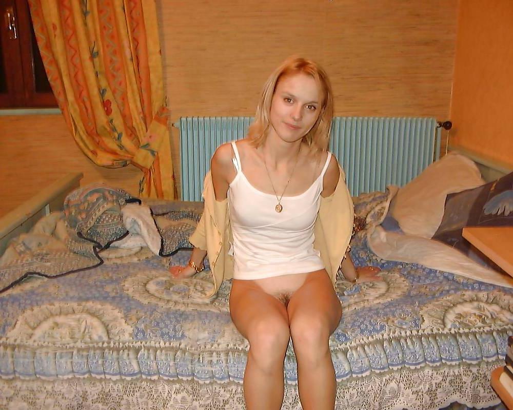 25P Blonde amateur posing and then blows her BF