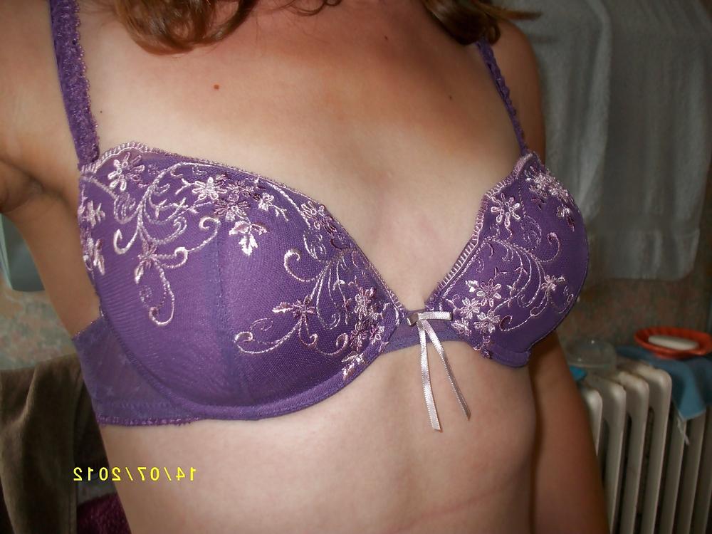 25P Amateur girl sent me pics of her in lingerie
