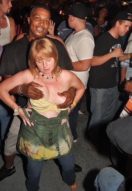 25P White moms love BBC