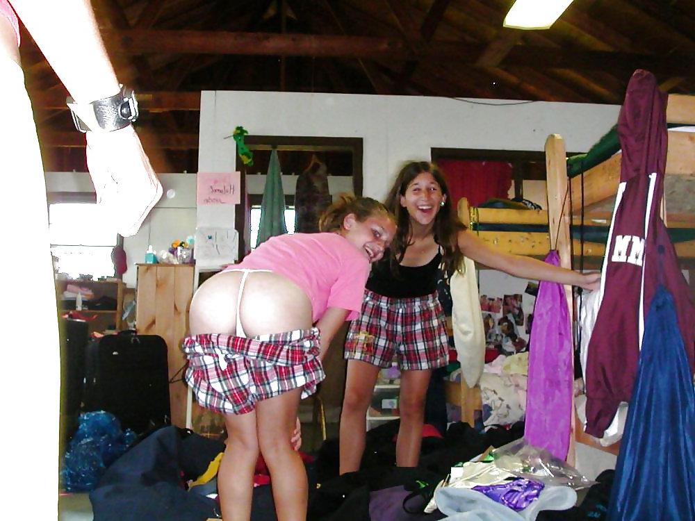 15P Amateur girls ass in thongs