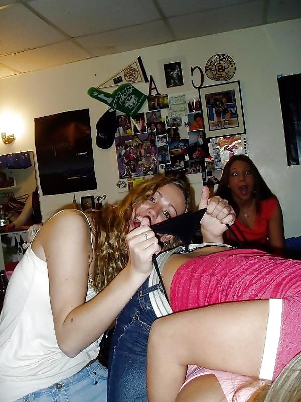15P Amateur girls ass in thongs