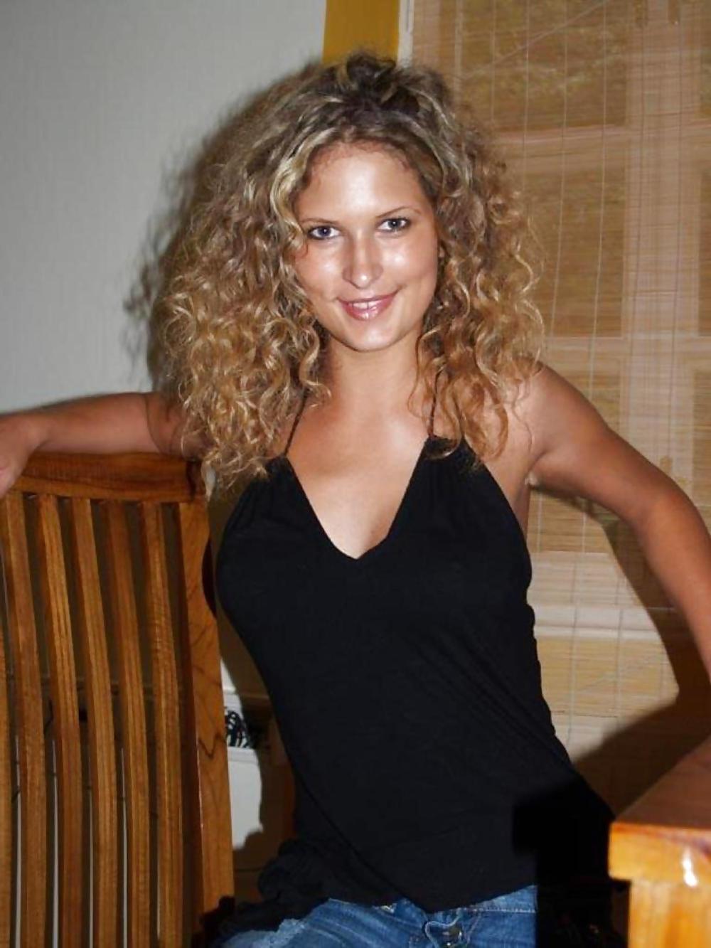 21P Spanish Amateur Posing