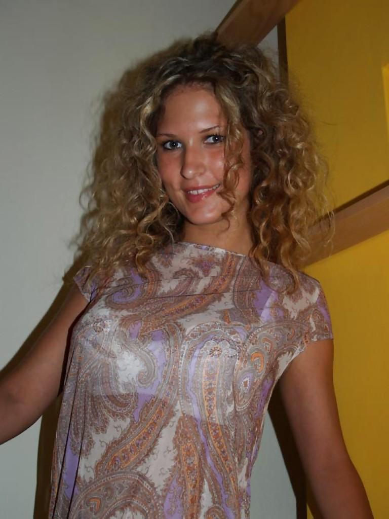 21P Spanish Amateur Posing