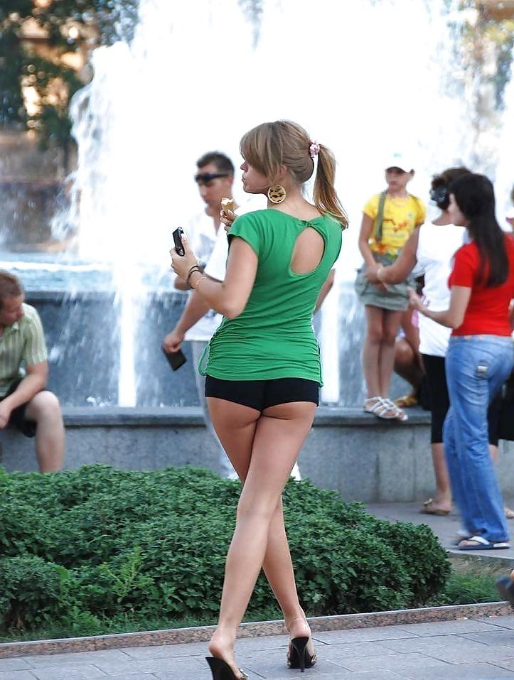 25P Amateur posing on the street