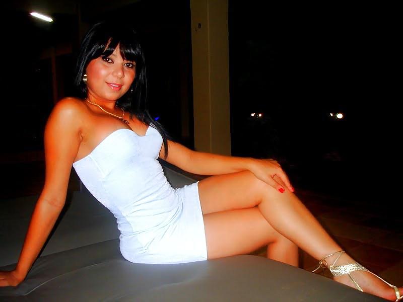 25P Amateur posing on the street