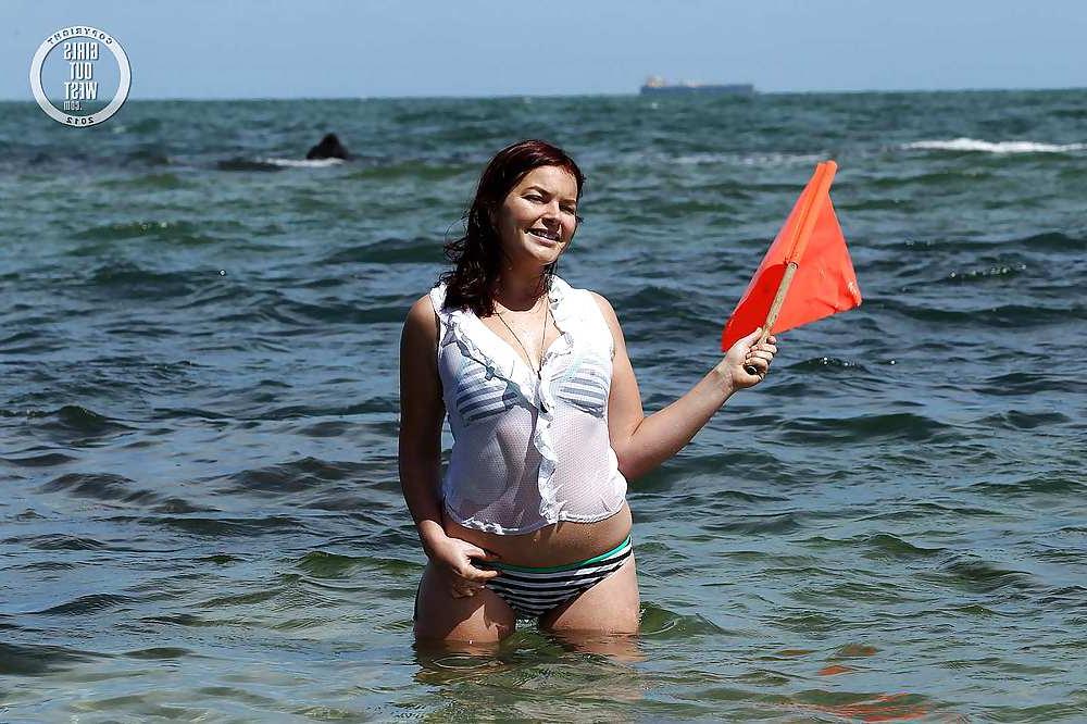 16P Busty hairy amateur in the sea