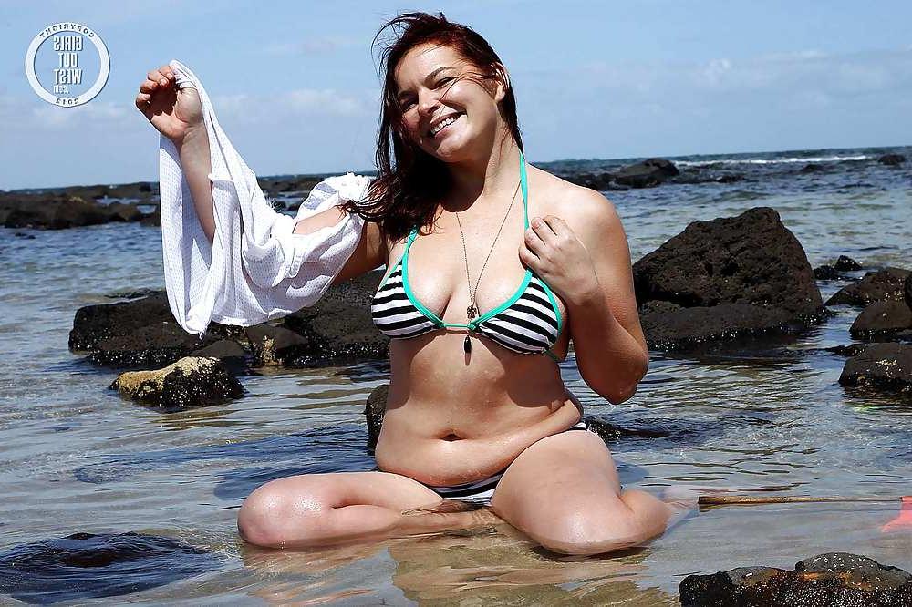 16P Busty hairy amateur in the sea