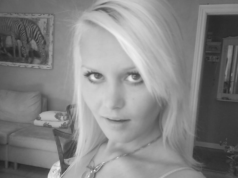 17P Hot Blonde Amateur Posing and in the Shower