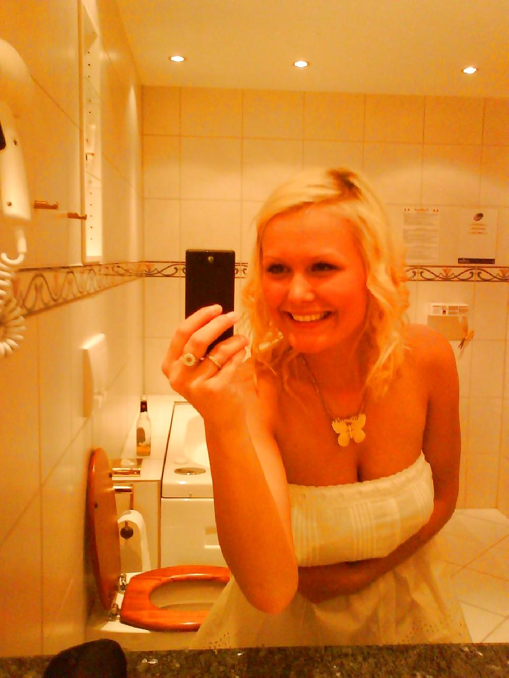 17P Hot Blonde Amateur Posing and in the Shower