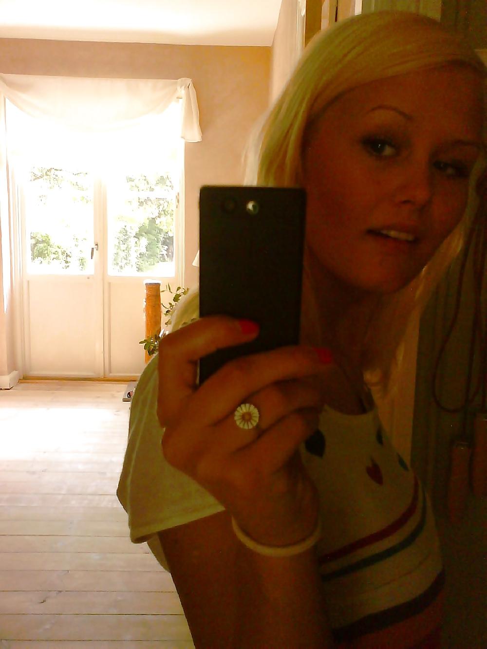 17P Hot Blonde Amateur Posing and in the Shower