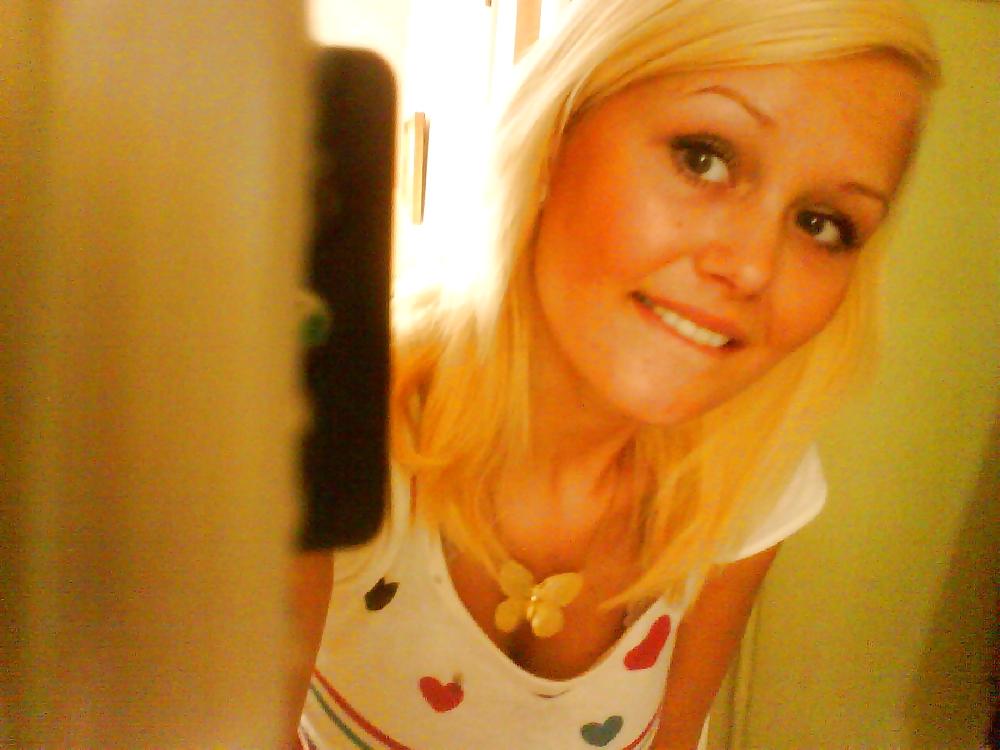 17P Hot Blonde Amateur Posing and in the Shower