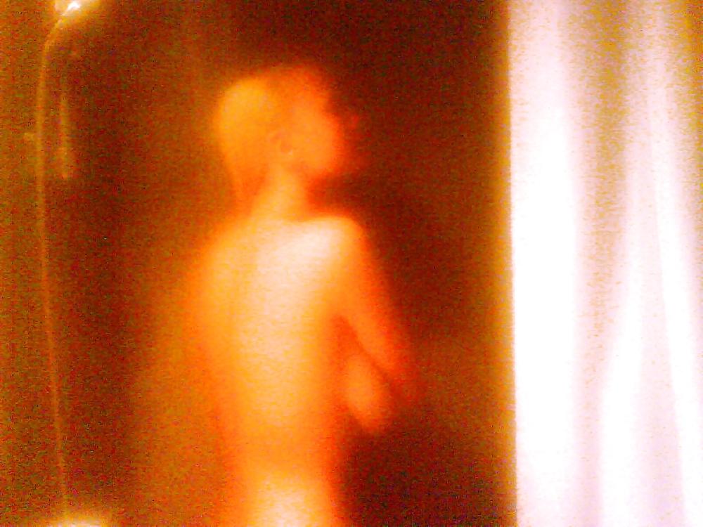 17P Hot Blonde Amateur Posing and in the Shower
