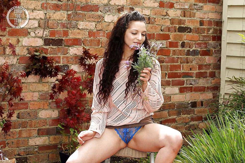 16P Long haired amateur babe masturbates in the garden