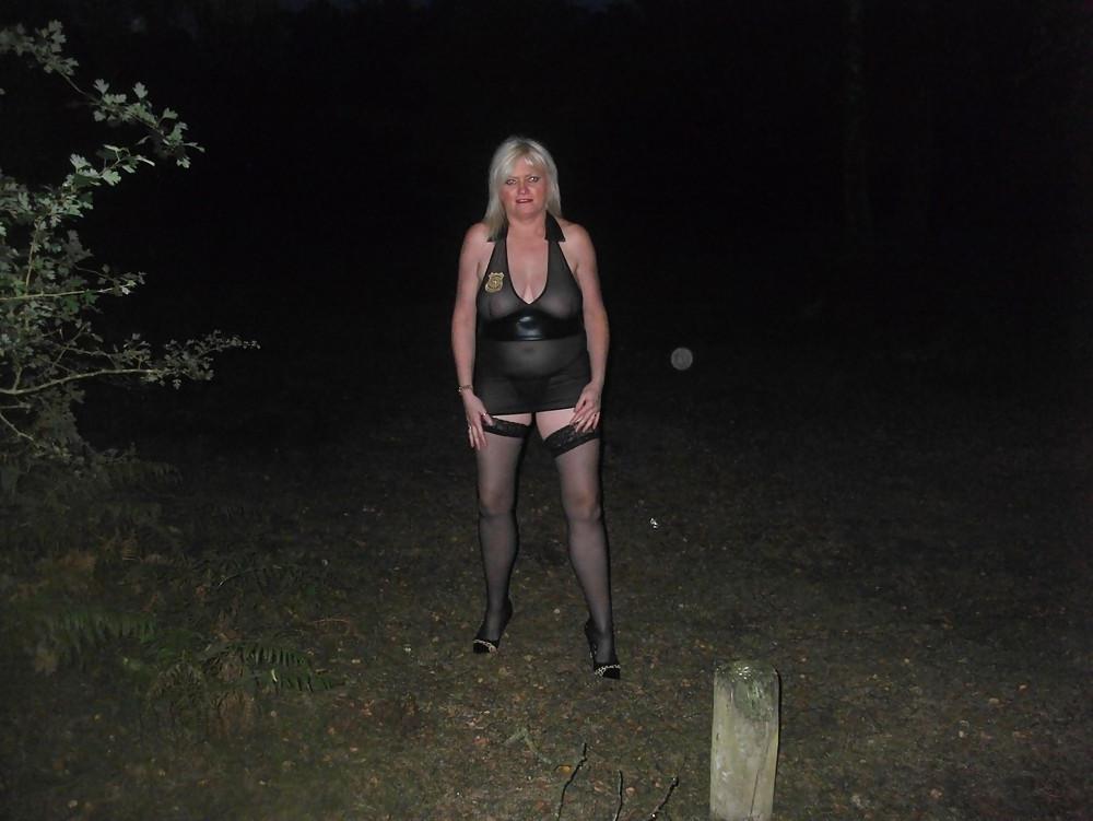 6P UK Amateur Slut Milf Samantha In New Forest