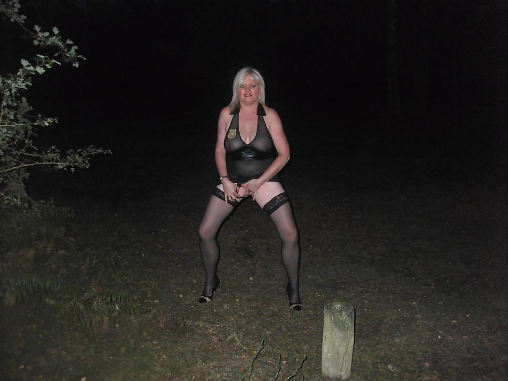 6P UK Amateur Slut Milf Samantha In New Forest