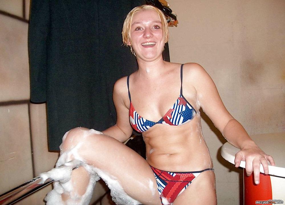20P Amateur sluts posing on cam