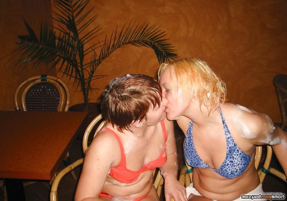 20P Amateur sluts posing on cam