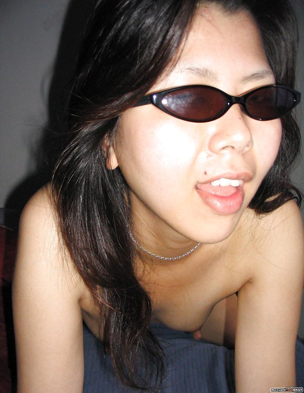 18P Asian amateur slut posing nude