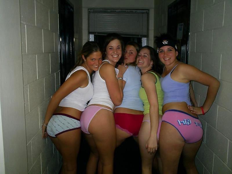13P Amateur Teens In Panties