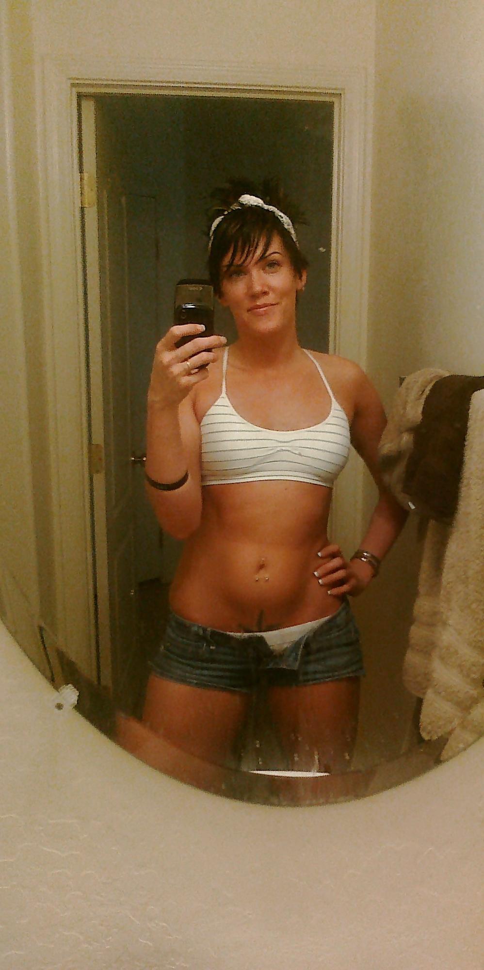 15P Sexy Short Haired Brunette Amateur Posing