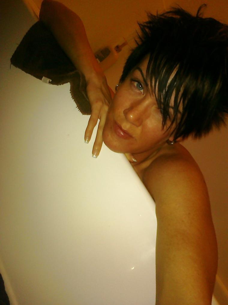 15P Sexy Short Haired Brunette Amateur Posing