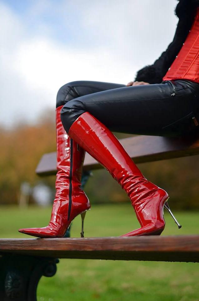 8P Julie skyhigh in boots & leather miss sixty: gangbang girl