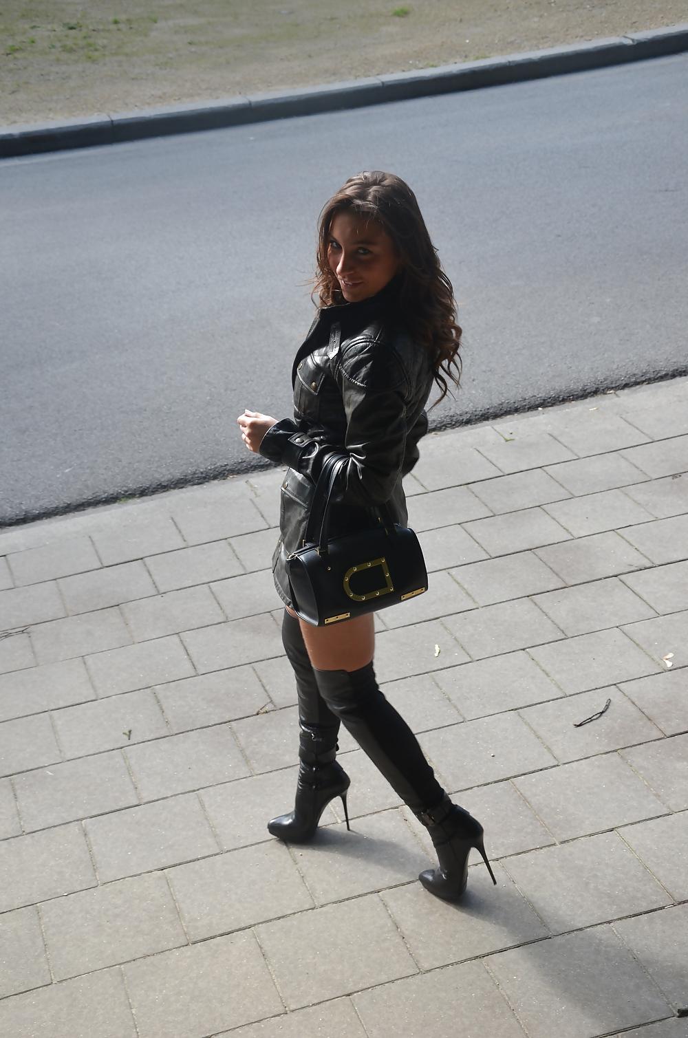 8P Julie skyhigh in boots & leather miss sixty: gangbang girl