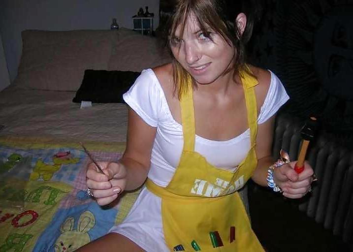 25P AMATEUR GIRL IN SEVERAL OUTFITS