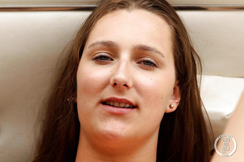 16P Naughty amateur Cleo toying her bald cunt in the car
