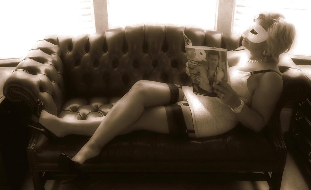 25P Curvy mature amateur in retro lingerie and FF nylons