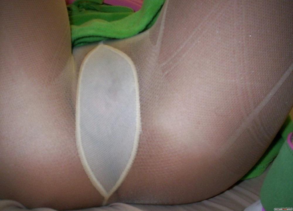 19P Cute amateur wife posing in nylon