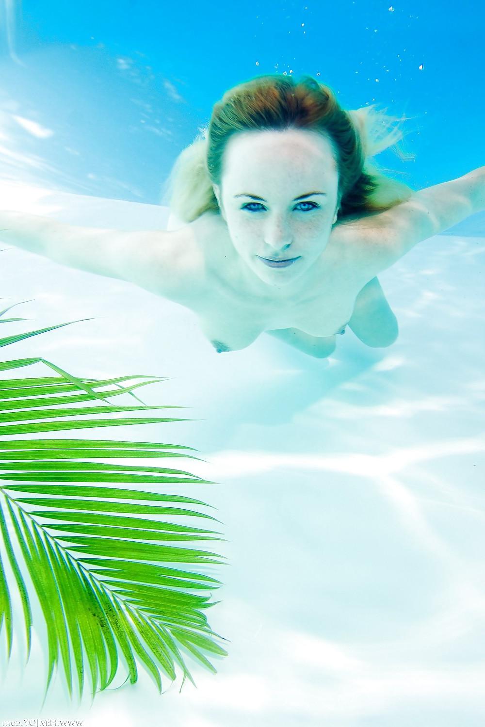 5P Girls and sport - meninas nuas amadores em aguas naturais