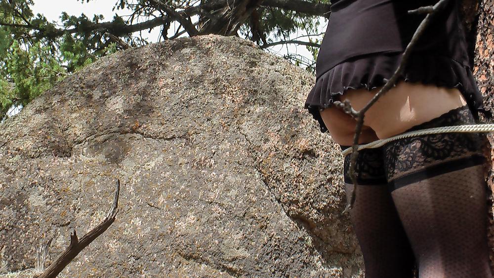 20P Amateur Outdoor CD Posing Shemale Asshole