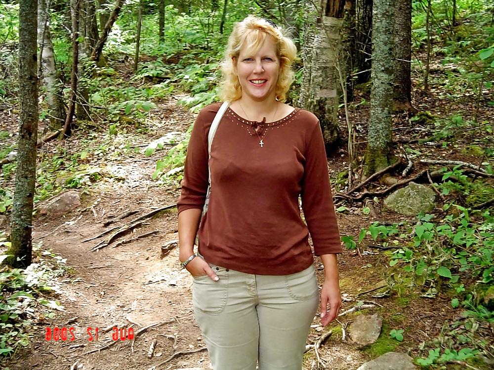 25P The Best of Exposed Wife Laura
