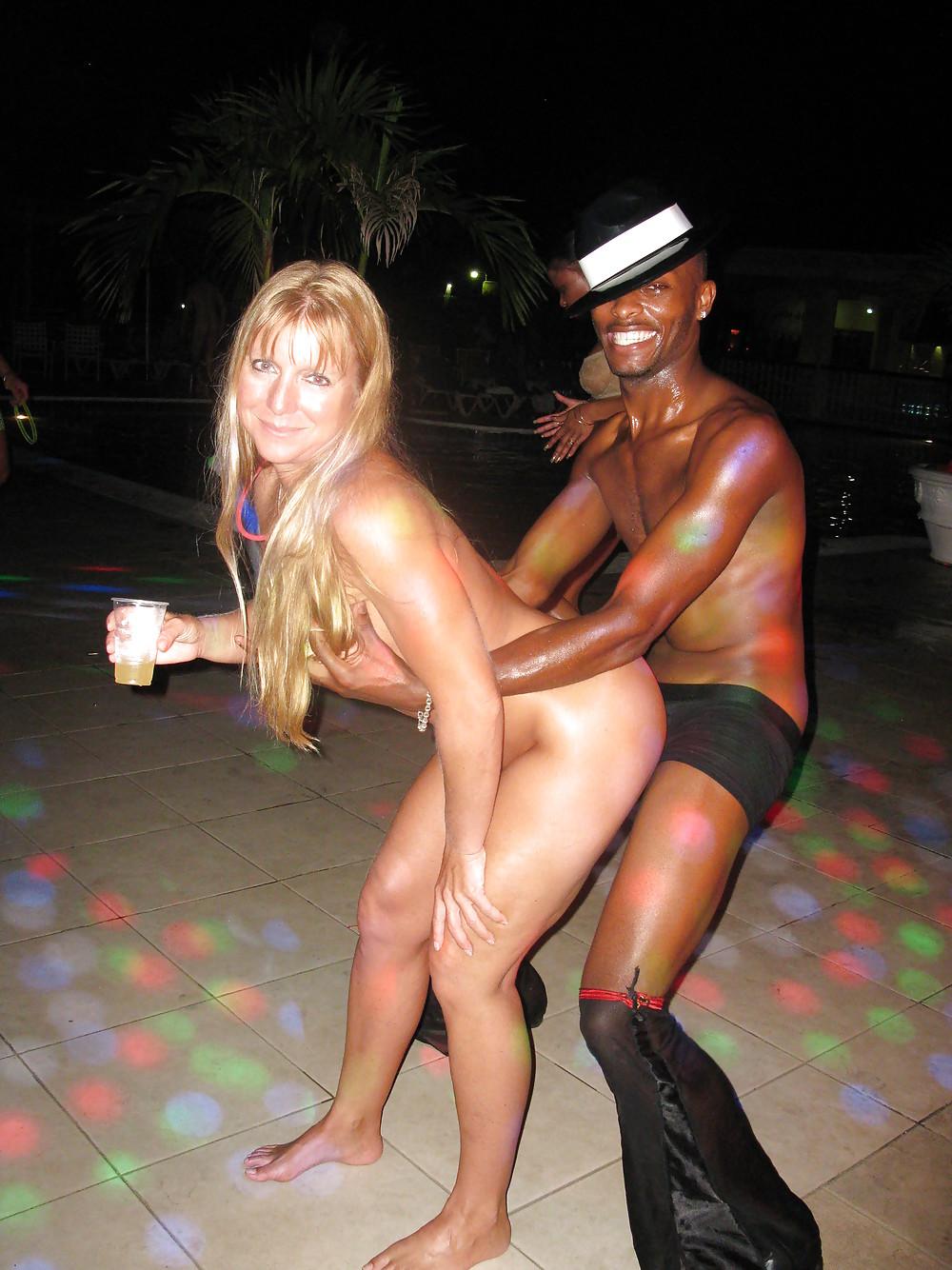 9P Wife wants to go on a girls holiday to Dominican republic.