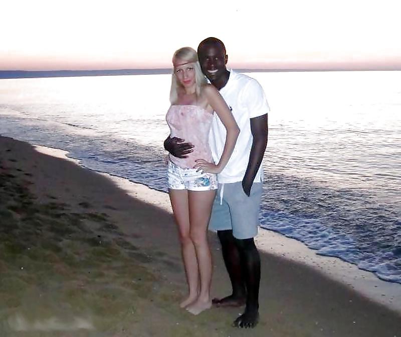 25P Wifes & Girlfriends Posing With Their Black Lovers 16