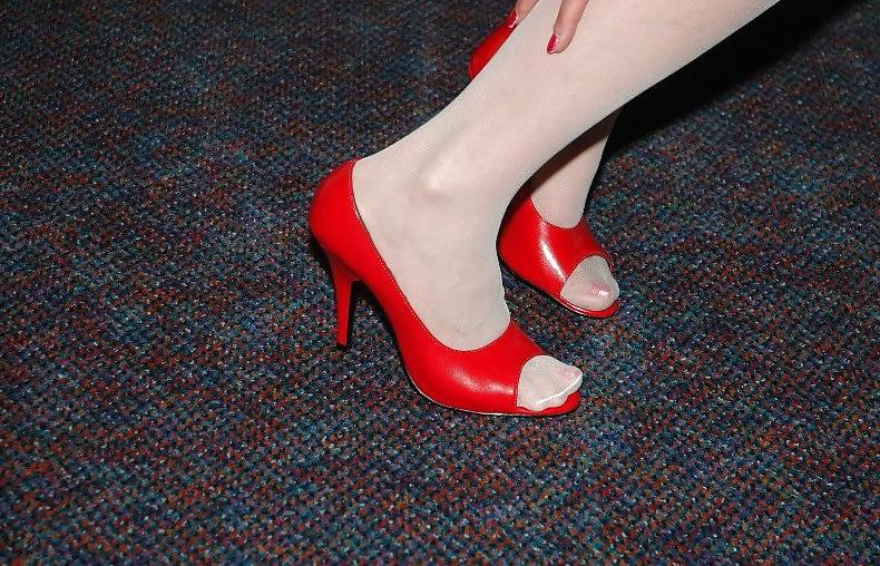 25P Amateur Woman in Heels