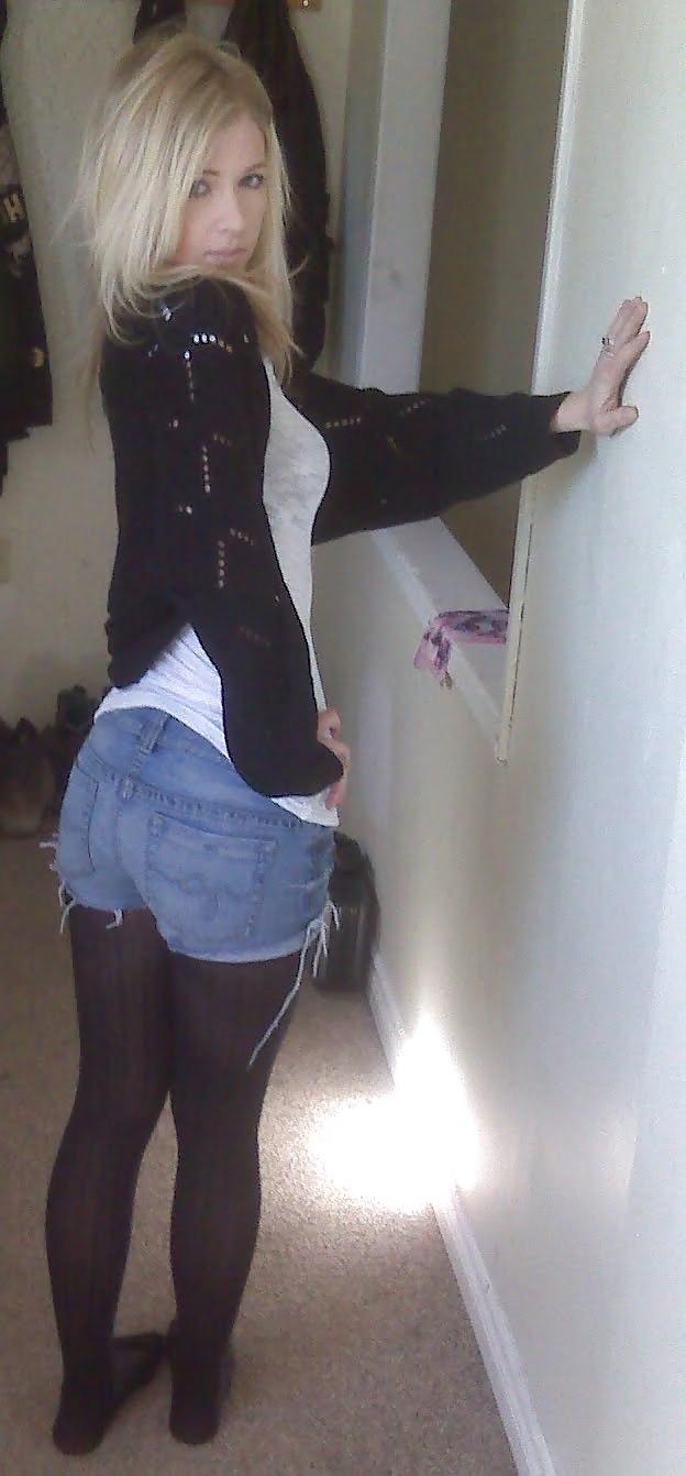 25P Celebs n amateur in tights