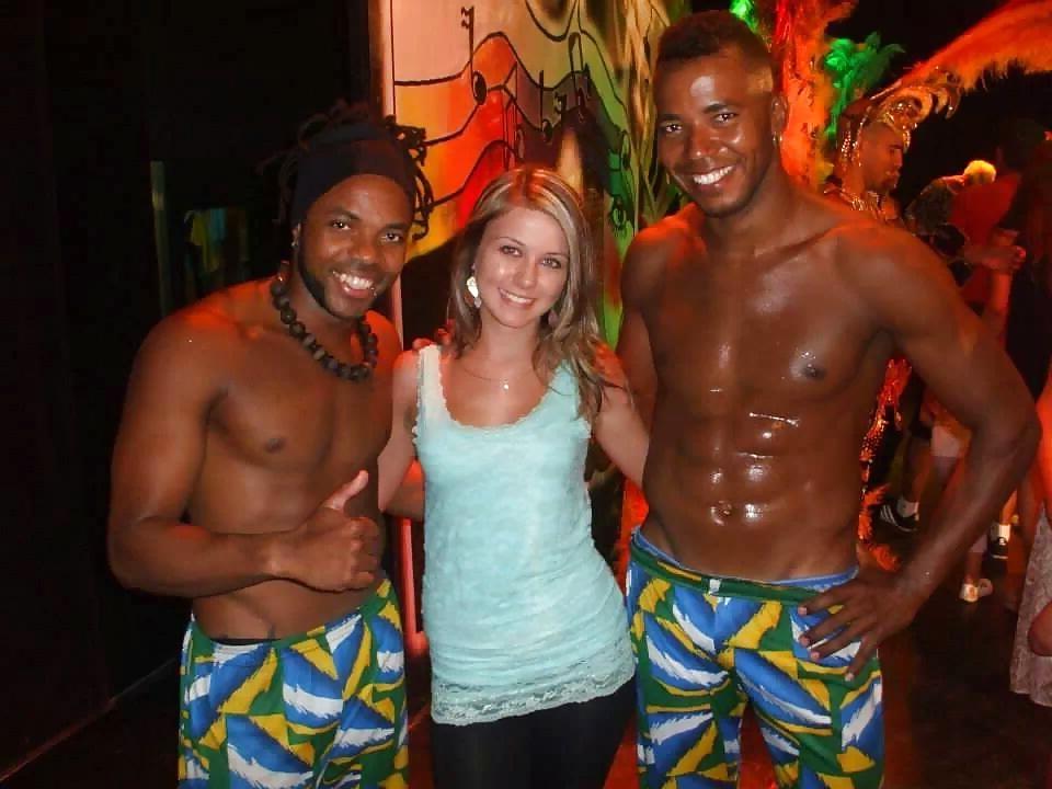 25P Horny White Wifes and GF's take IR Vacations alone 